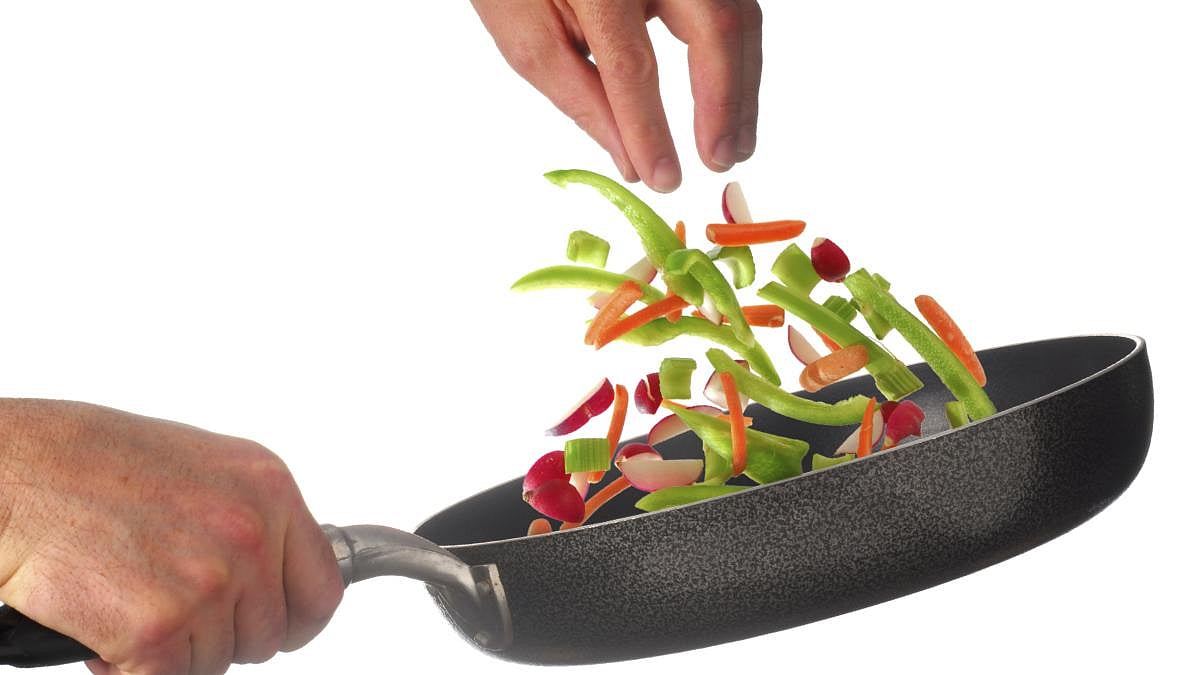 Chances are you don’t change your non-stick cookware as soon as they get scrapped. And if you’re like me who loves the pans till they do the cooking, then you must’ve also worried about ingesting the black particles of the coating (Photo: iStock)