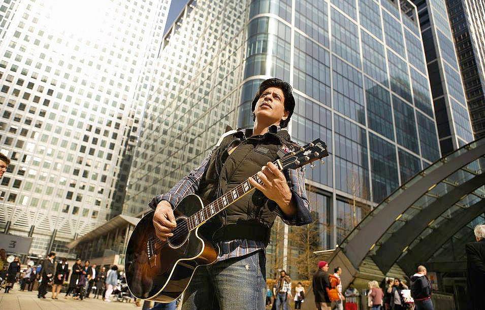 One of Shah Rukh’s dreams is to learn to play the guitar! (Photo: Yash Raj Films)