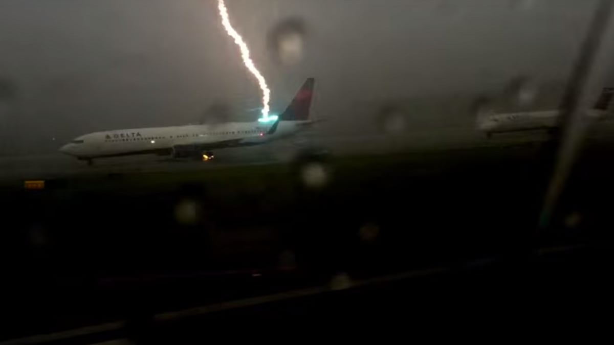 Visual of the plane being struck by lightning. (Photo Courtesy: YouTube/<a href="https://www.youtube.com/channel/UCi5n0LJz-gPZRFkqq_MuhCA">Jack Perkins</a>)