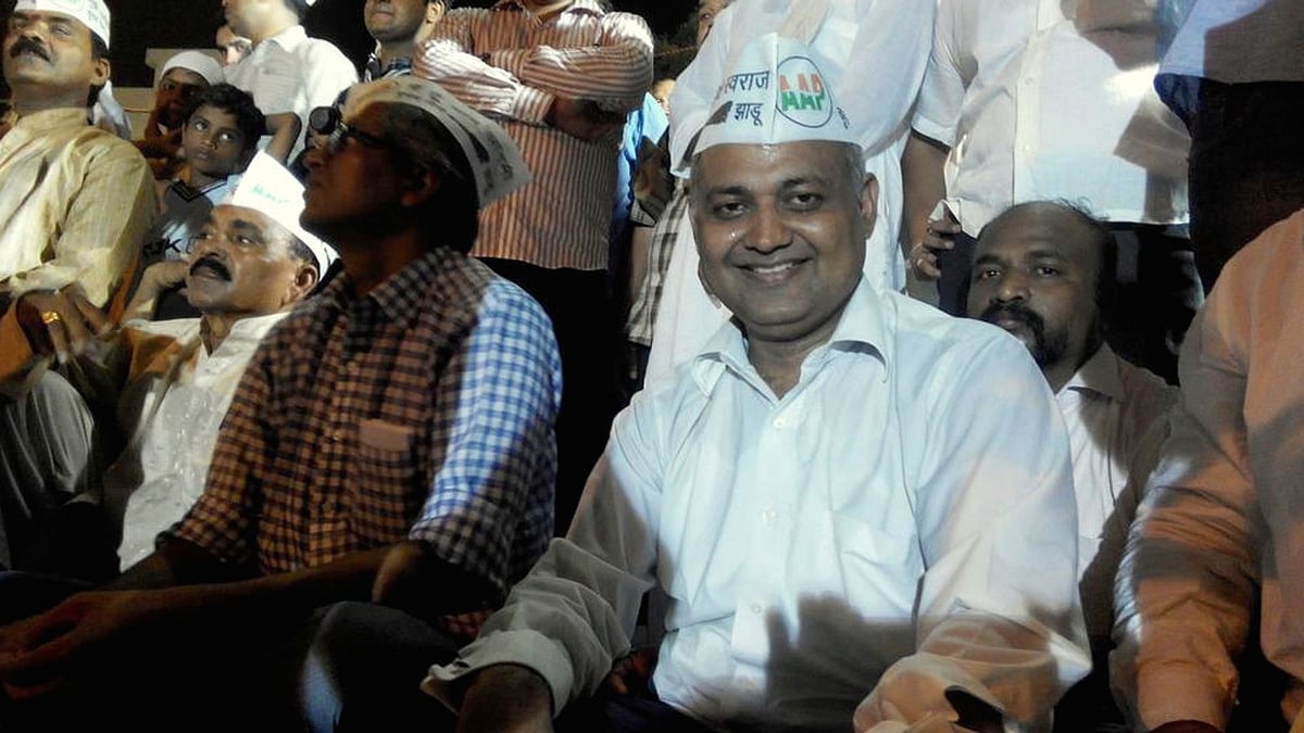 <a href="http://www.thequint.com/india/2015/09/25/somnath-bharti-from-blue-eyed-boy-to-party-embarrassment">From Robin Hood to Rogue</a>, AAP Minister Somnath Bharti. (Photo: <a href="https://twitter.com/attorneybharti/status/491606753117630464">Somnath’s twitter account</a>)