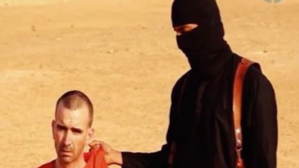 The man in the mask carrying out the execution was later revealed to be a British national named Mohammed Emwazi. (Courtesy: YouTube)
