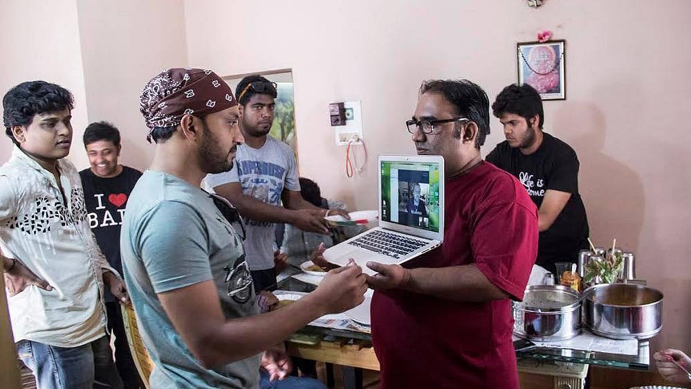 Randy Kent directs Mateen Hussain over Skype (Courtesy: Facebook/<a href="https://www.facebook.com/894547303914873/photos/pb.894547303914873.-2207520000.1441752345./896741763695427/?type=1&amp;theater"> Road King</a>)