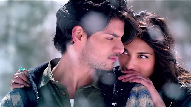 Suniel Shetty’s daughter Athiya and Aditya Pancholi’s son Sooraj in their debut movie <i>Hero. </i>