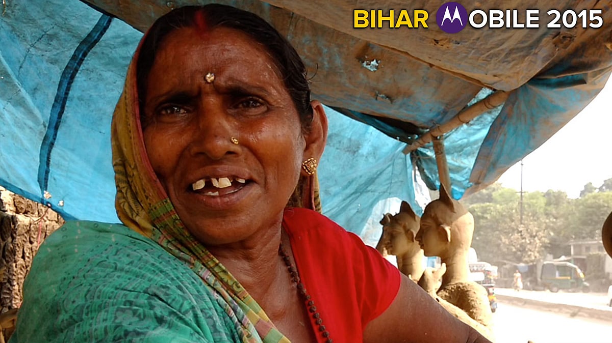 60-year-old Sumitra made an early morning 80-kilometre-trip to Samastipur to cast her vote. (Photo: The Quint)
