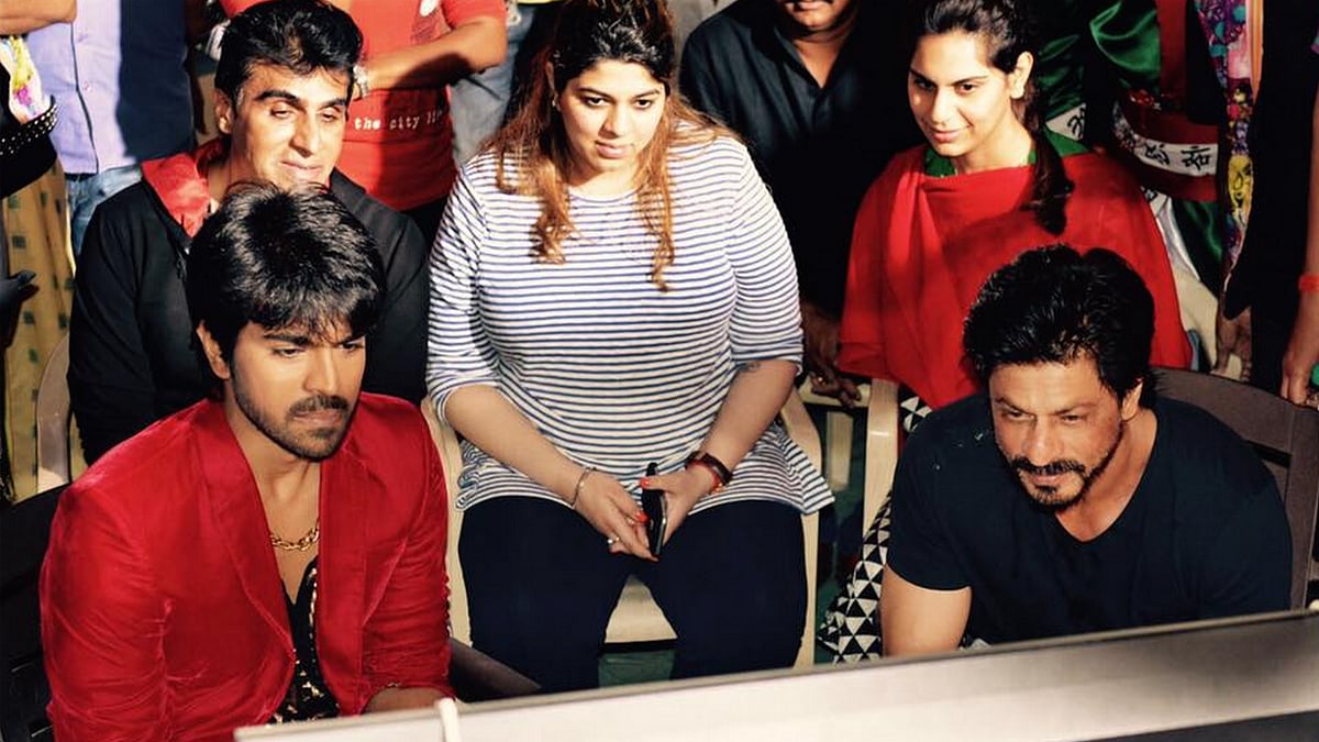 Shah Rukh Khan with Ram Charan on the sets of <i>Bruce Lee: The Fighter </i>(Photo<i>: </i><a href="https://www.facebook.com/AlwaysRamCharan">Facebook/RamCharan</a>)