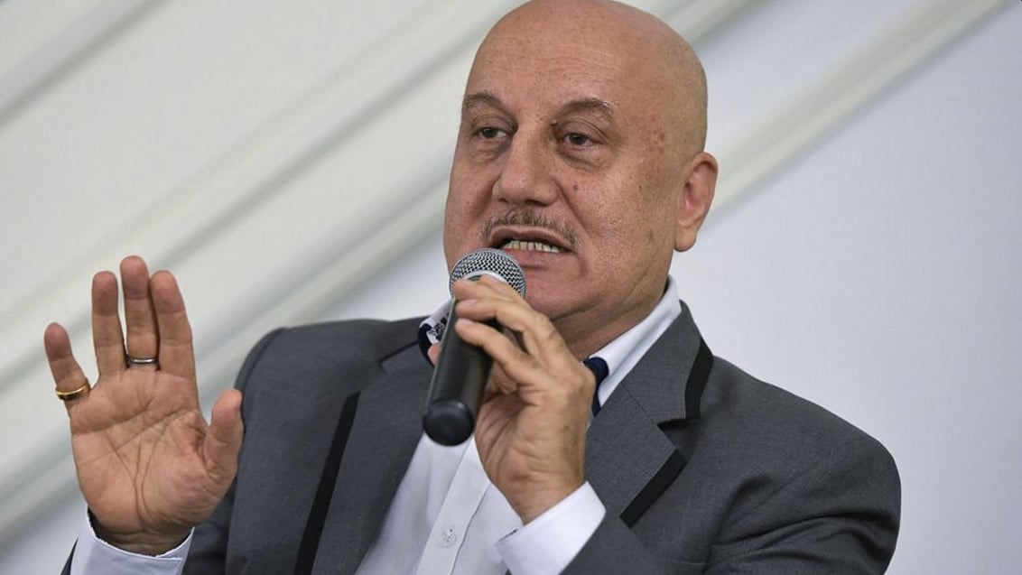 Anupam Kher and wife Kirron Kher were seriously booed at Mumbai’s literature festival (Photo: Twitter/<a href="https://twitter.com/HuffPostIndia/status/659988178712010752">@HuffPostIndia</a>)