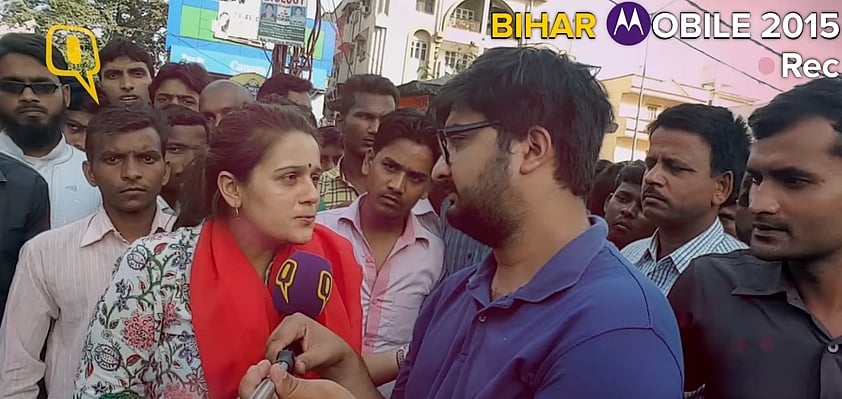 <b>The Quint </b>speaks to men looking to migrate for work, outside the Patna passport office. 