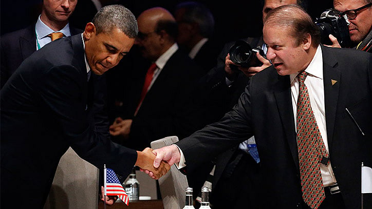 Pakistan’s Prime Minister Nawaz Sharif (right) shakes hands with US President Barack Obama (left) at the opening session of the Nuclear Security Summit in The Hague. (Photo: Reuters)