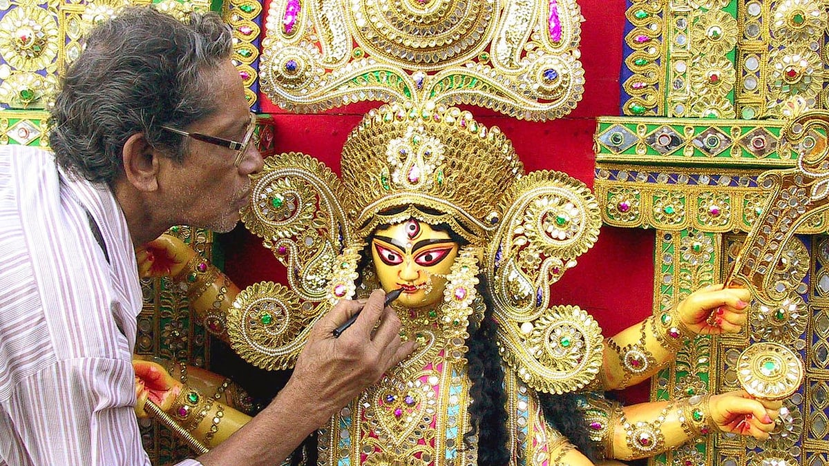 Varanasi and Allahabad are gearing up for a greener Durga Puja. (Photo: Retuers)