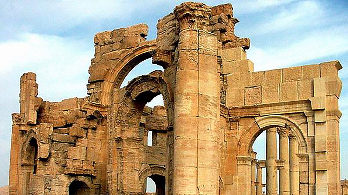 The ancient Arch of Triump of Palmyra. (Photo: <a href="https://twitter.com/dgam_syria_en/status/650806189106823168">Twitter</a>)
