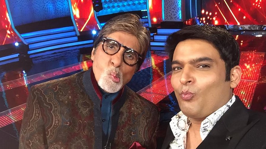 Amitabh Bachchan and Kapil Sharma on the sets of Aaj Ki Raat Hai Zindagi (Photo: Twitter/<a href="https://twitter.com/KapilSharmaK9/status/653055801620332544">@KapilSharmaK9</a>)