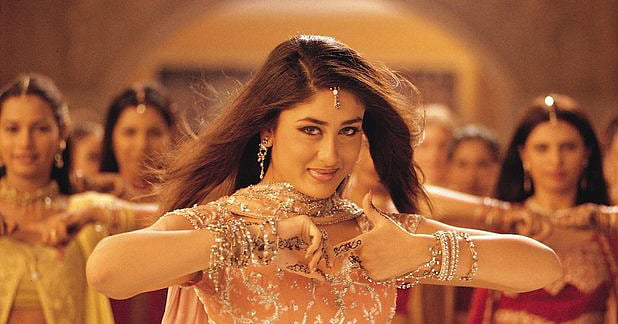 Kareena Shoots for Ki and Ka Wearing a 32kg Lehenga Kareena Shoots for Ki and Ka Wearing a 32kg Lehenga