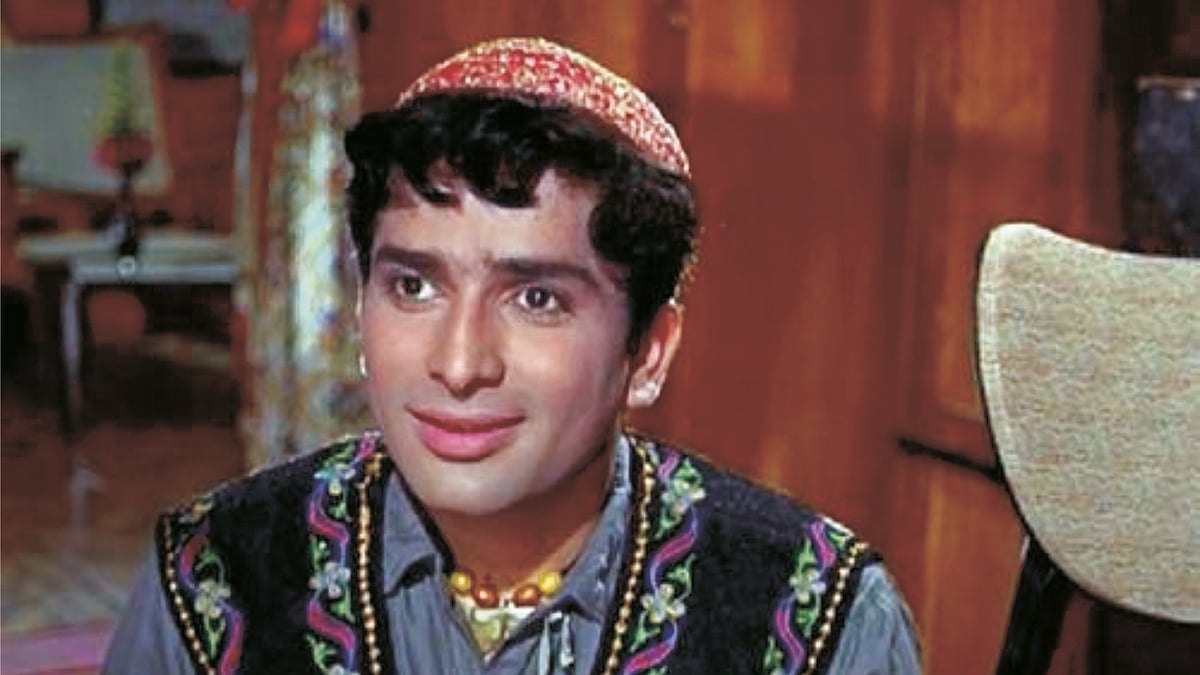 Shashi Kapoor in <i>Jab Jab Phool Khile.</i>