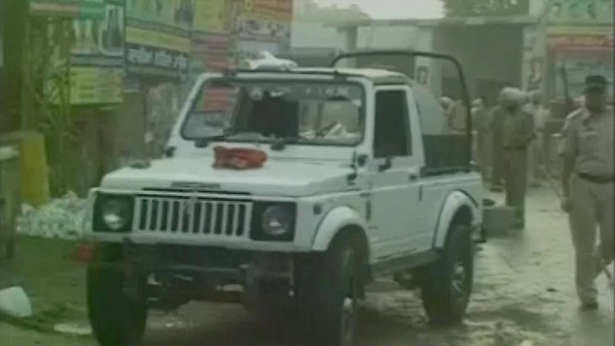 Protesters indulged in arson in Kotkapura, Punjab over alleged desecration of the Guru Granth Sahib. (Photo: ANI screengrab)