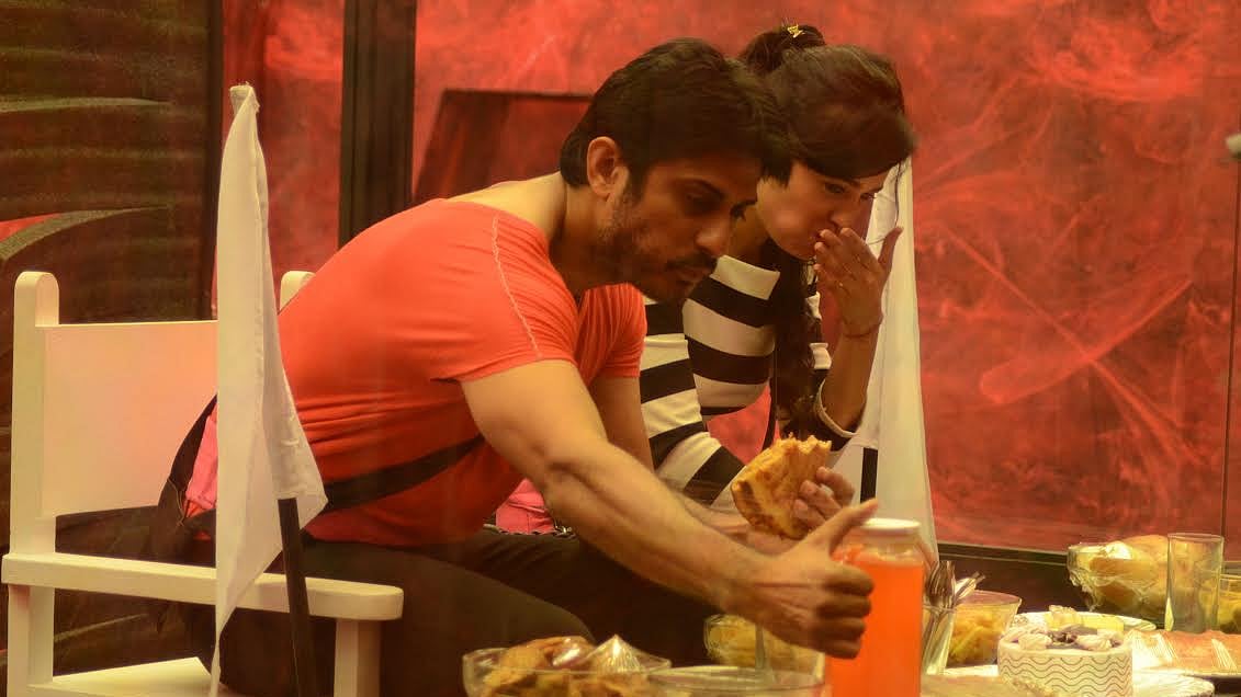 Yuvika and Vikas take up the Phobia Challenge.