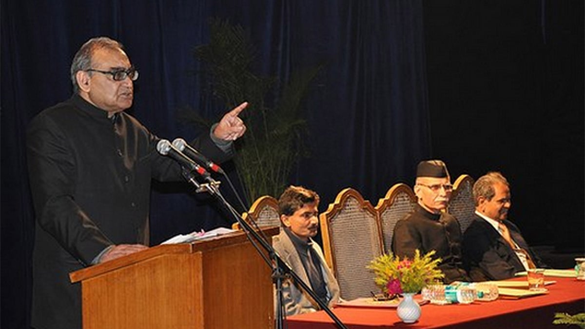 Justice Markandey Katju speaking at a public function. (Photo: <a href="https://www.facebook.com/justicekatju?fref=ts">Justice Katju/Facebook</a>)