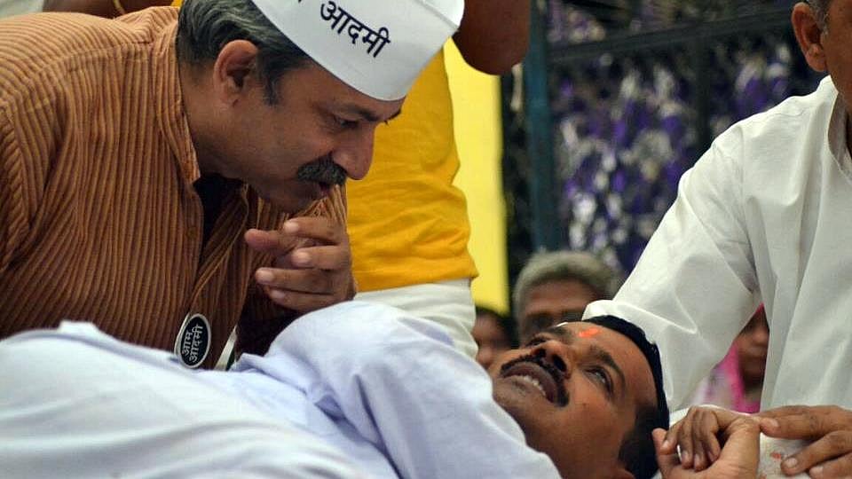 Mayank Gandhi and Kejriwal during better times. (Courtesy: <a href="https://www.facebook.com/mayank.gandhi1/photos_all">Mayank Gandhi’s FB page</a>)