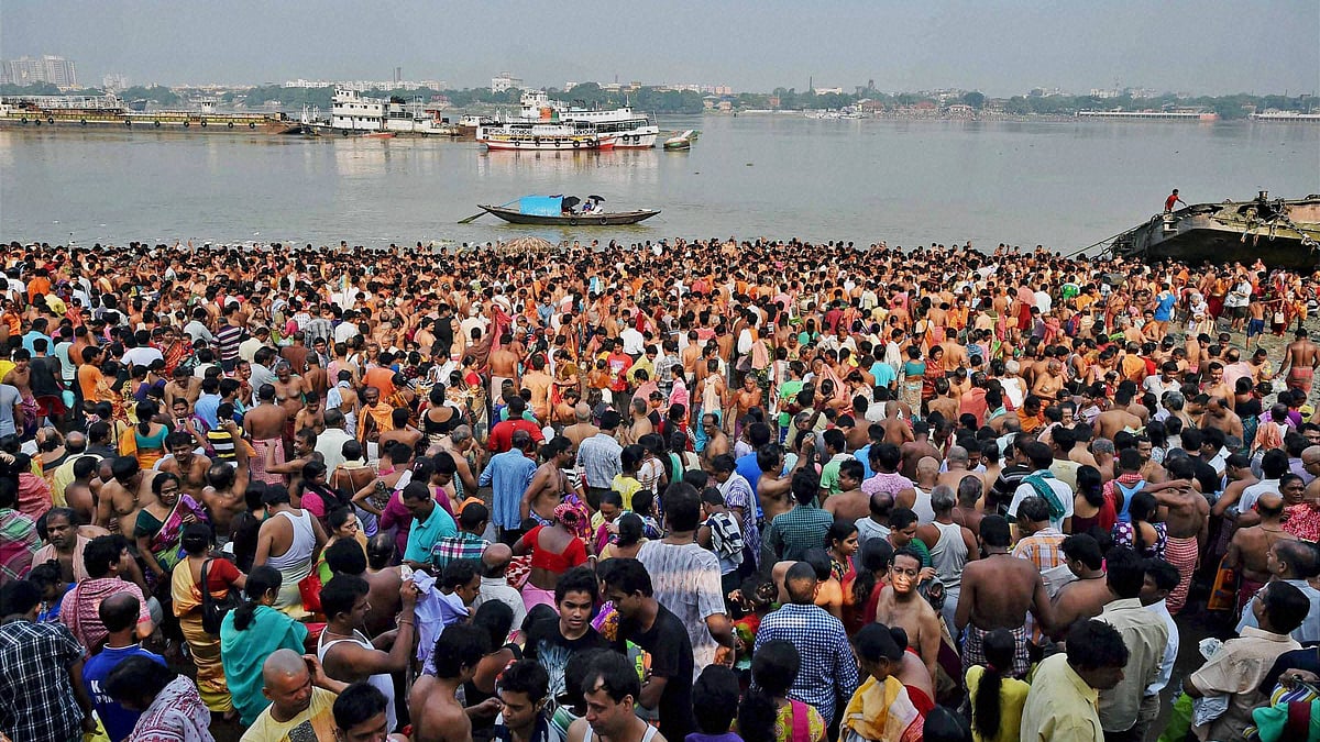 Devotees gather on the bank of river Ganga for a holy dip during the traditional Hindu ritual of Tarpan in Kolkata on October 12, 2015. (Photo: PTI)
