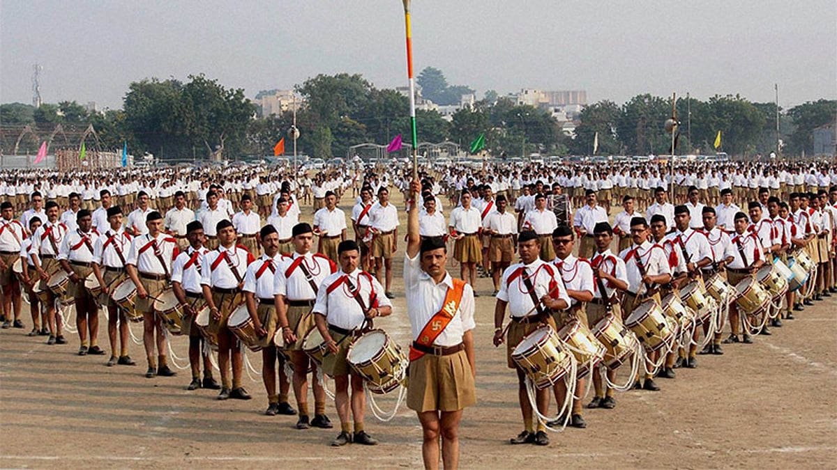 RSS volunteers during Vijaya Dashmi function at RSS headquarters in Nagpur. (Photo: PTI)<a href="http://www.thequint.com/section/Hot%20Wire"></a>