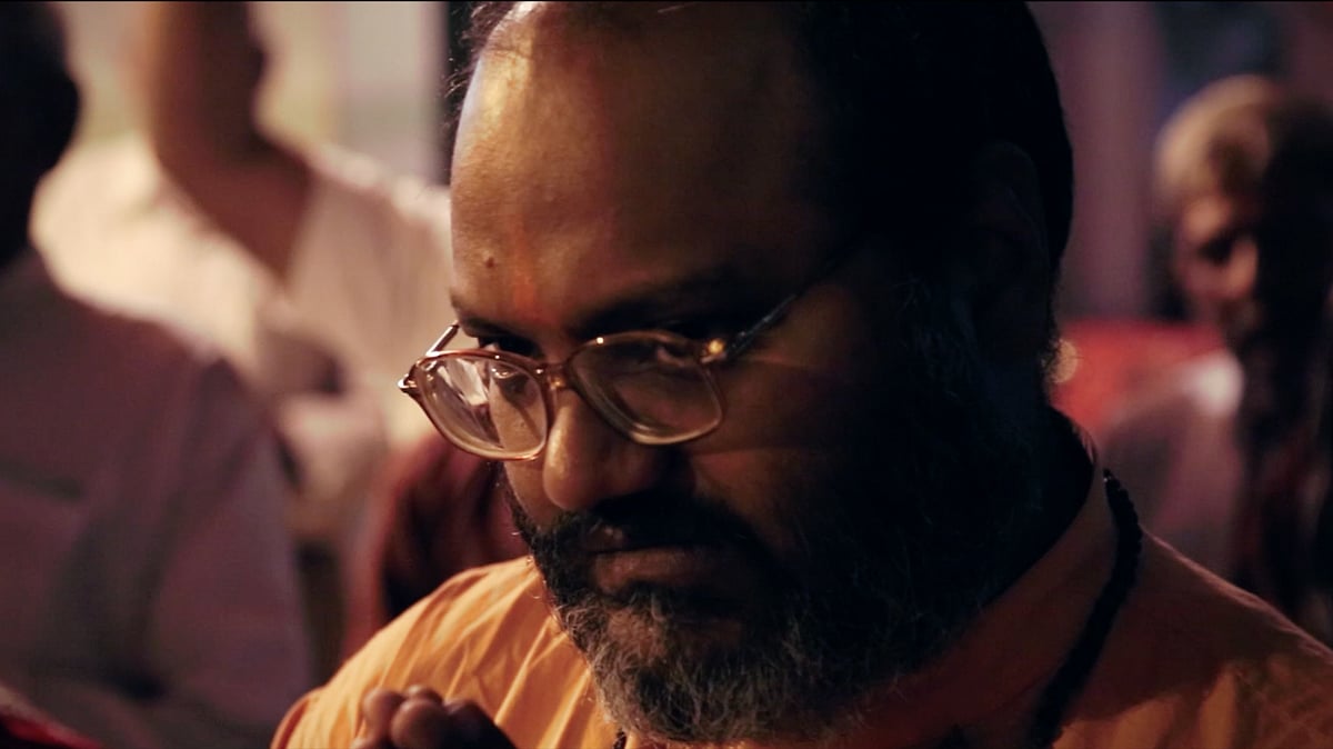 Swami Narsimhanada Saraswati, the head priest of a temple in Ghaziabad is the ideological head of many such extreme Hindu groups in the region. (Photo: <b>The Quint</b>)