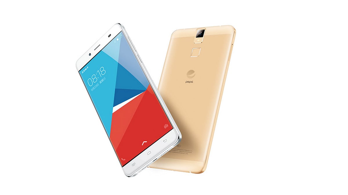 Pepsi P1 smartphone. (Photo: <a href="http://weibo.com/1800356282/D4B3g8XGf?type=comment#_rnd1447999236717">Weibo</a>)