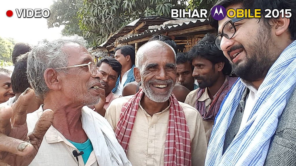 ‘Wise men’ of Darbhanga district in Bihar interact with The Quint’s Aakash Joshi. (Photo: The Quint)
