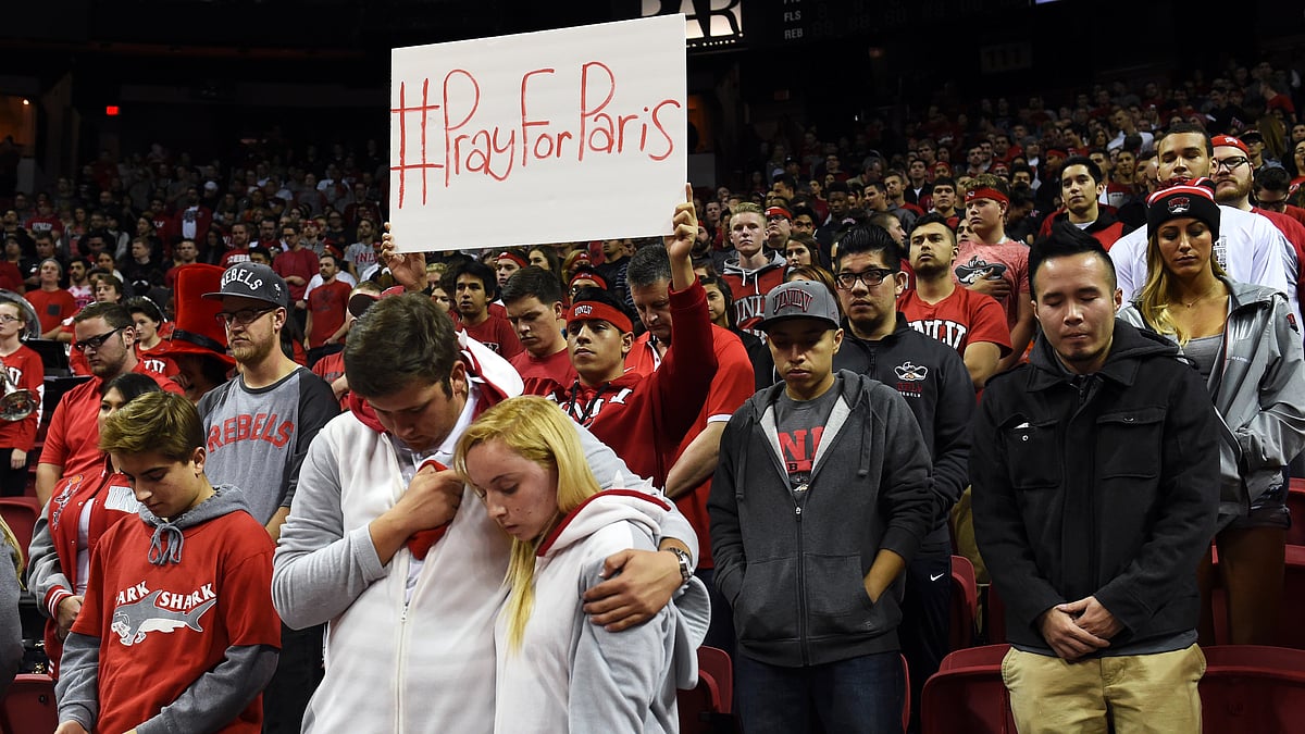 People mourn for victims for Paris attacks. (Photo: AP)
