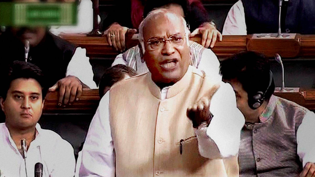 <div class="paragraphs"><p>Leader of Opposition Mallikarjun Kharge (centre).</p></div>