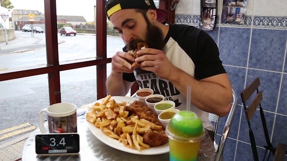 Adam Moran devoured a monster meal in less than 12 minutes. (Photo: AP screengrab)