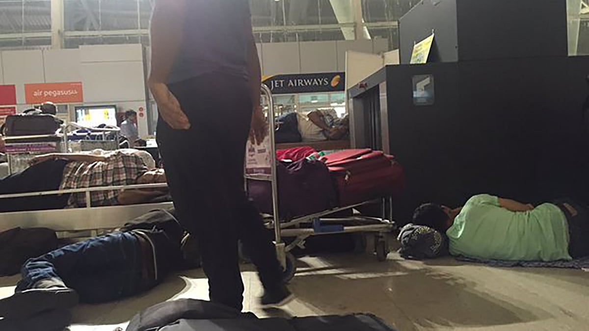 People stranded at Chennai airport. (Photo: <a href="https://twitter.com/ZenKumar/status/671844036601241601">Twitter</a>)