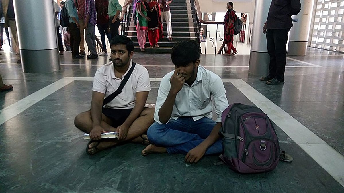 Jonas and another student protesting
outside the VC’s office.
(Photo: TNM)