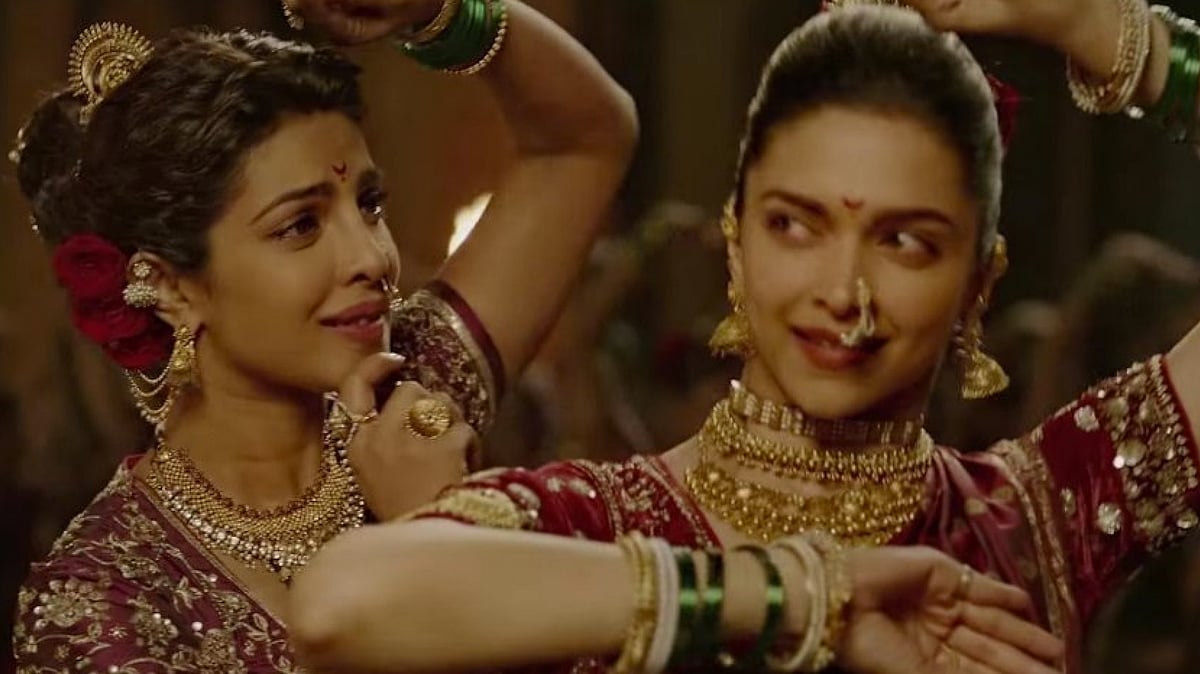 Priyanka Chopra and Deepika Padukone both won awards for their performance in Bajirao Mastani. (Photo: Bajirao Mastani Movie Still) 