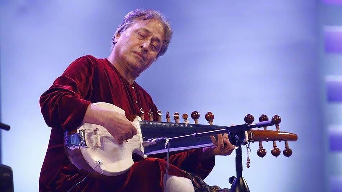 Sarod player Amjad Ali Khan at a function in Bangladesh. (Photo:<a href="https://www.facebook.com/sarodmaestroamjadalikhan/photos/pb.366058306794951.-2207520000.1451020213./1031472313586877/?type=3&theater"> Facebook</a>)