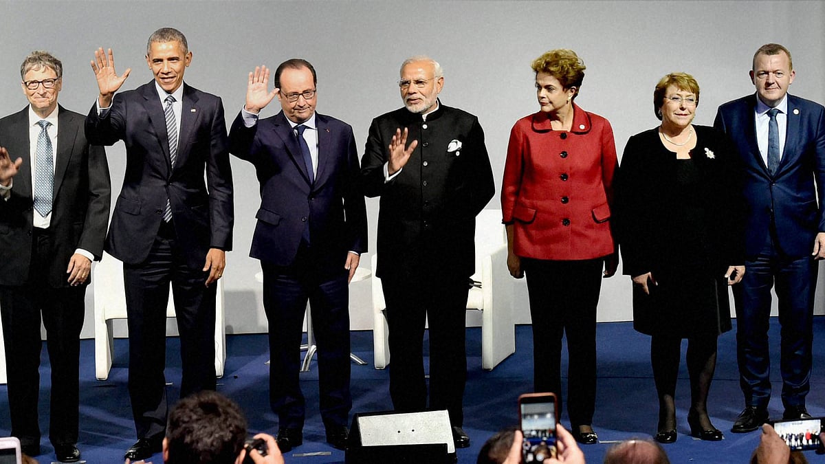 Prime Minister Narendra Modi, French President Francois Hollande, US President Barack Obama along with the Heads of State pose for a photograph at Mission Innovation in Paris. (Photo: PTI)
