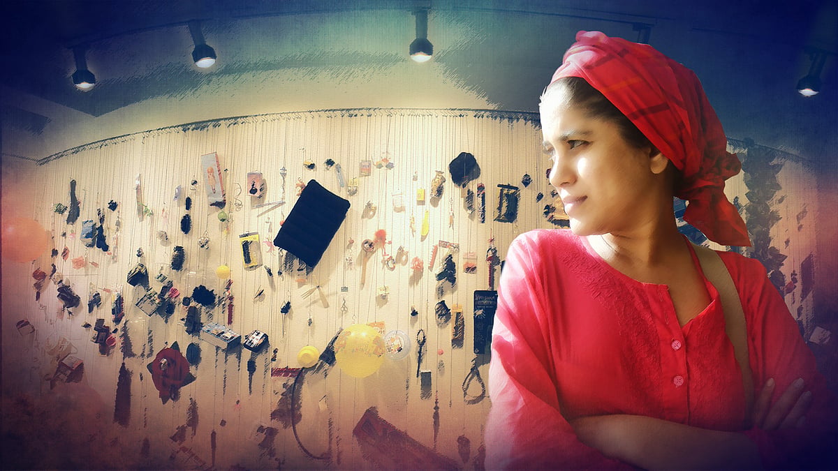  Hema Upadhyay in Israel, 2005. (Photo: Manisha Gera/Altered by <b>The Quint</b>)