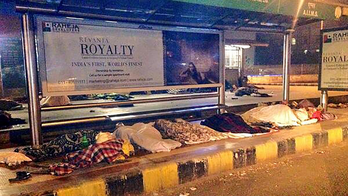 People take refuge in these bus stops outside AIIMS. (Photo Courtesy: <a href="https://twitter.com/udayfoundation/status/411710708070354945">Twitter</a>)