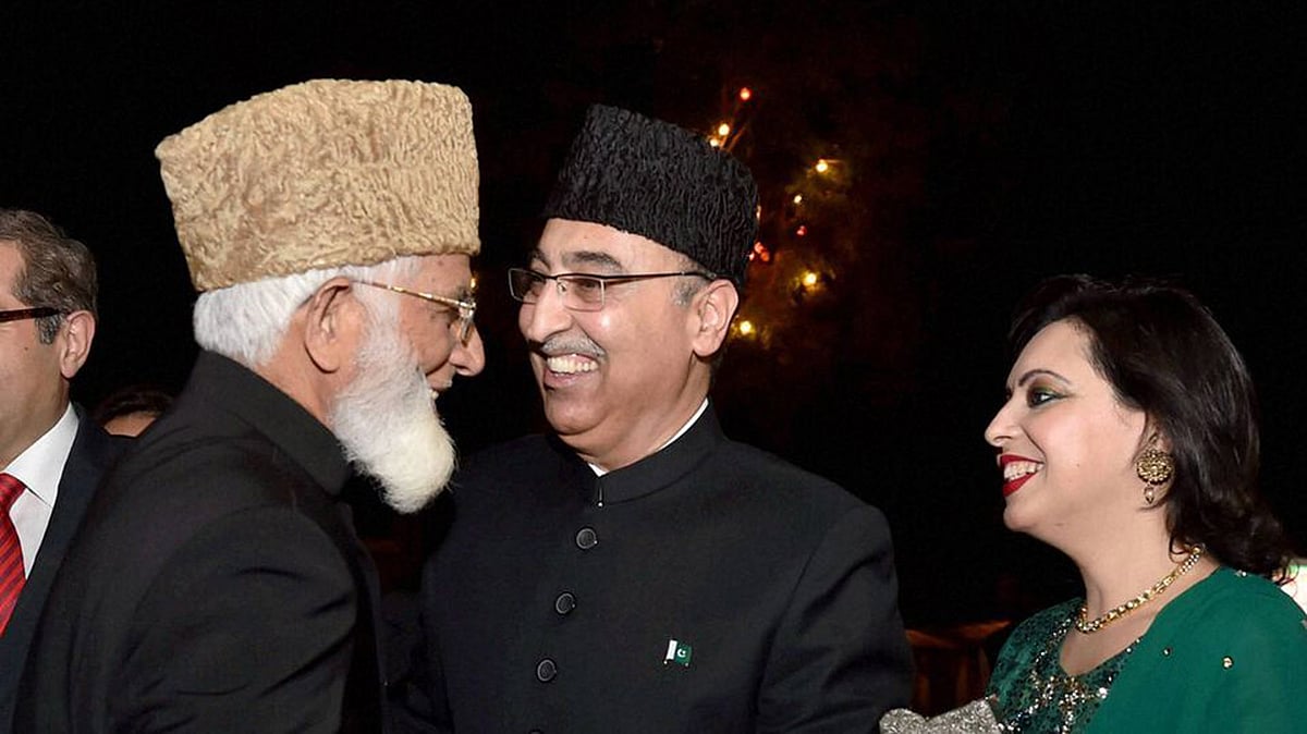 File photo of Pakistani High Commissioner to India Abdul Basit (C) with Hurriyat leader Syed Ali Shah Geelani at the Pakistan High Commission in New Delhi. (Photo: PTI)
