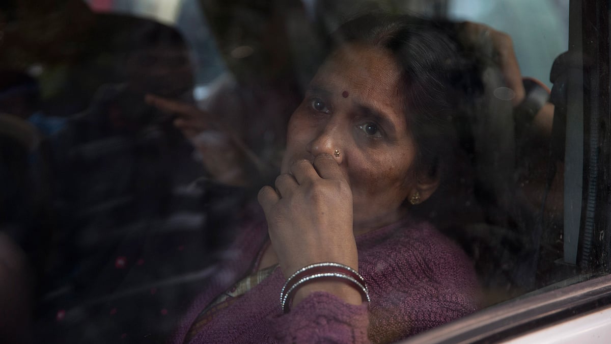 The mother of the victim of the fatal 2012 gang rape, Asha Devi, sits in a car after she arrived to join protestors in New Delhi on December 20, 2015. (Photo: AP) 