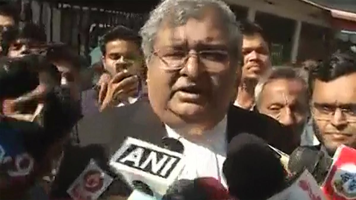 Salman Khan’s lawyer Amit Desai (centre) at the Bombay High Court on Thursday. (Photo: ANI screengrab)