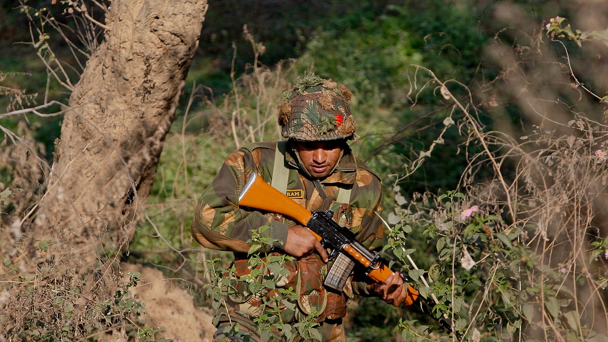 An army soldier is seen during a search operation in a forest area outside the Pathankot air force base in Punjab on Sunday, January 3, 2016. (Photo: AP)