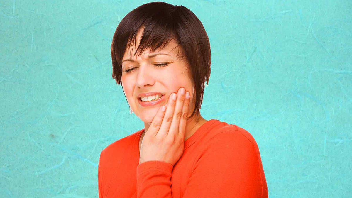 If frozen yogurt makes you go ‘ouch’ the moment you take a bite or two, there’s a dental problem which needs your attention.