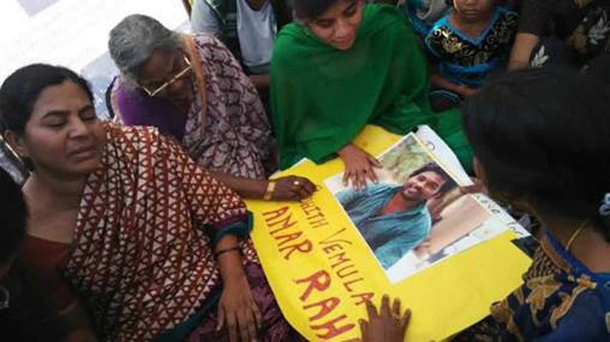 Vemula’s mother mourning his death on campus. (Photo: TNM)