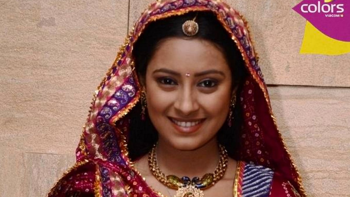 Popular TV actress Pratyusha Banerjee, who starred in Balika Vadhu, has alleged some policemen molested her at her residence in Mumbai. (Photo Courtesy: www.colorstv.com)