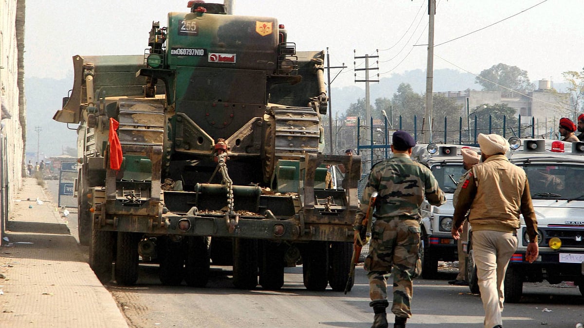 Security personnel during their operation against the militants who attacked the Indian Air Force base in Pathankot on Sunday. (Photo: PTI)