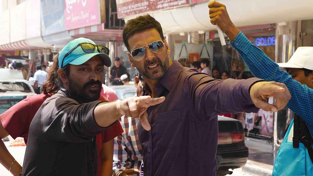 Director Raja Menon tells Akshay Kumar what exactly he wants on location while shooting for <i>Airlift </i>