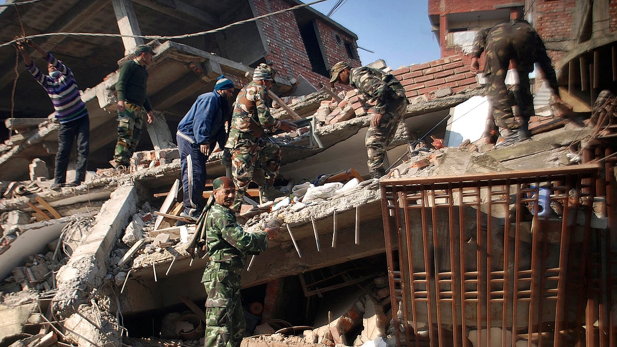 Indian soldiers and locals remove debris from a damaged
building after an earthquake in Imphal. (Photo: AP) 