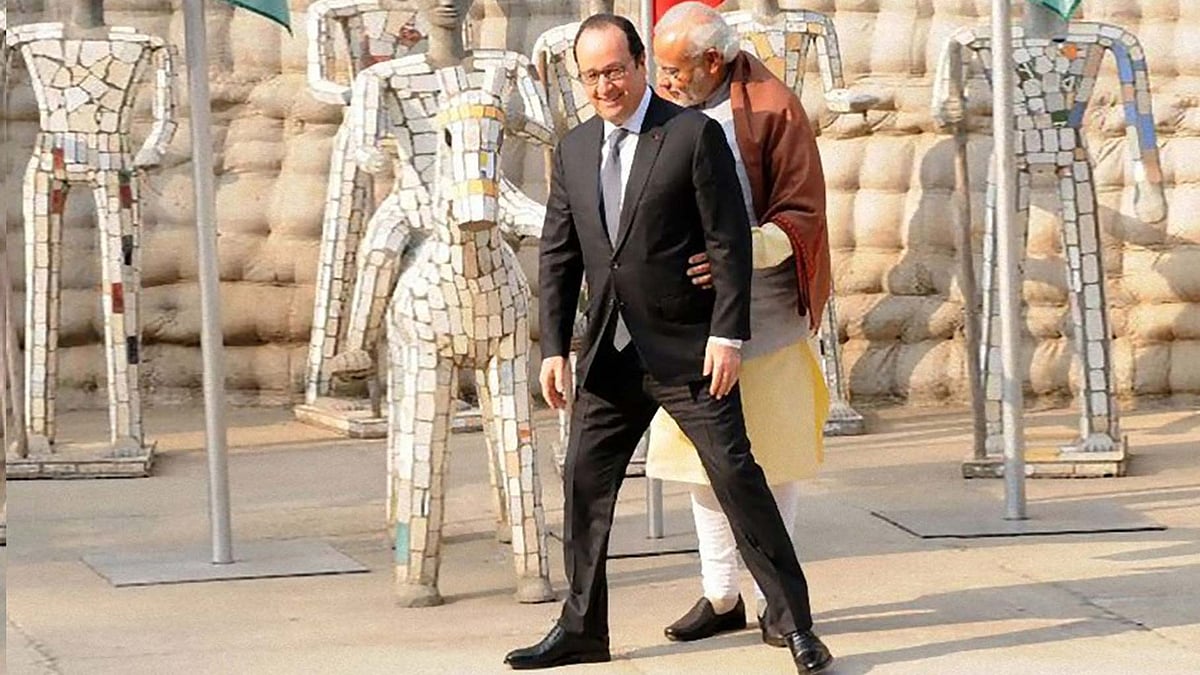 The awkward ‘hug’. (Photo Courtesy: <i><a href="http://www.gqindia.com/get-smart/personalities/narendra-modi-just-wants-a-hug/">GQ India</a></i>)