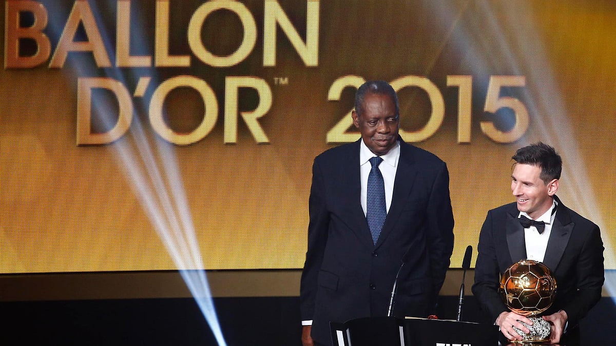 Barcelona FC and Argentina’s Lionel Messi receives the 2015 Ballon d’Or award. (Photo: Reuters)