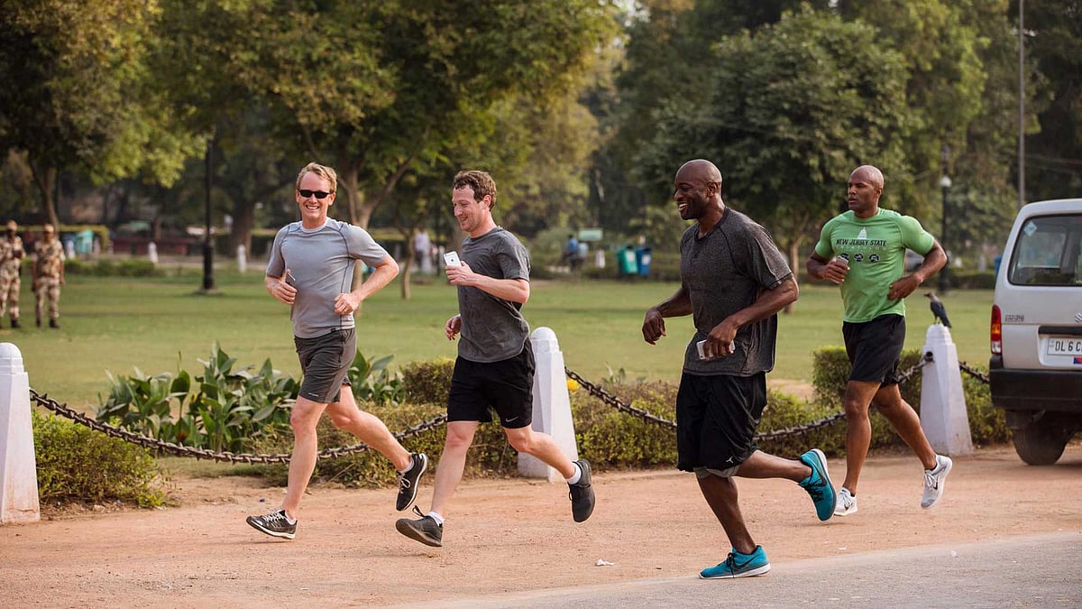 Mark Zuckerberg jogs at India Gate in a recent visit to India in 2015. (Photo Courtesy: <a href="https://www.facebook.com/photo.php?fbid=10102579344275191&set=pb.4.-2207520000.1453798472.&type=3&theater">Facebook</a>)