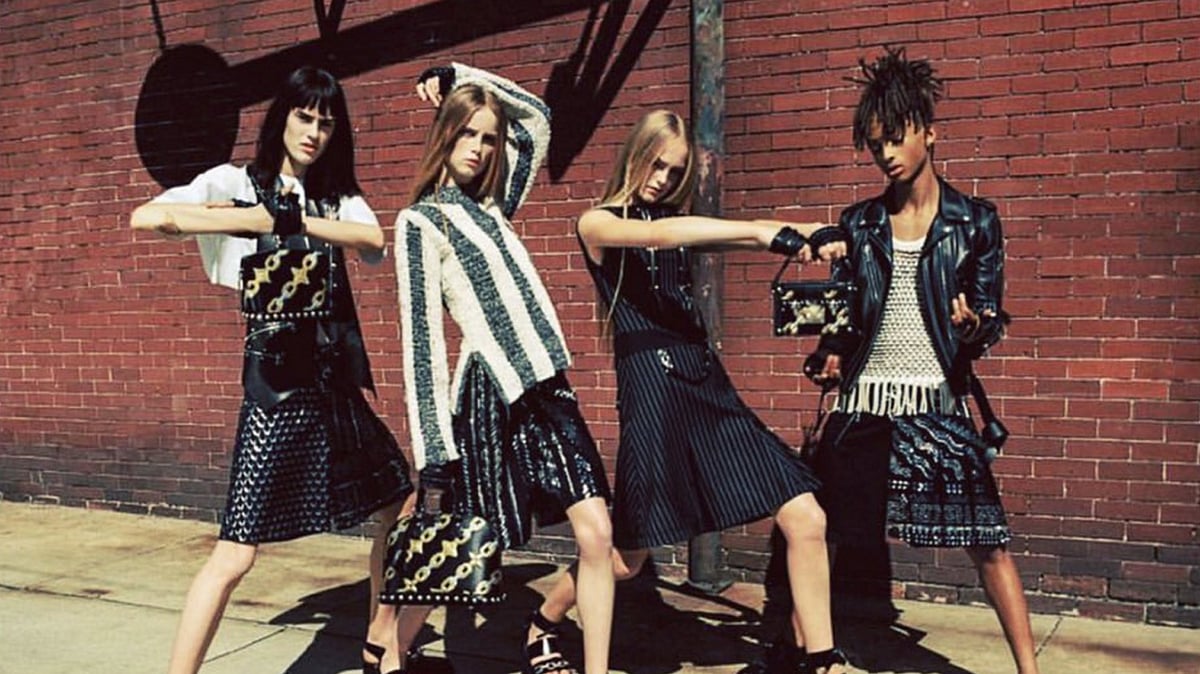 Jaden Smith dressed in feminine clothes in Louis Vuitton’s (Photo: Twitter/<a href="https://twitter.com/LouisVuitton">‏@LouisVuitton</a>)&nbsp;